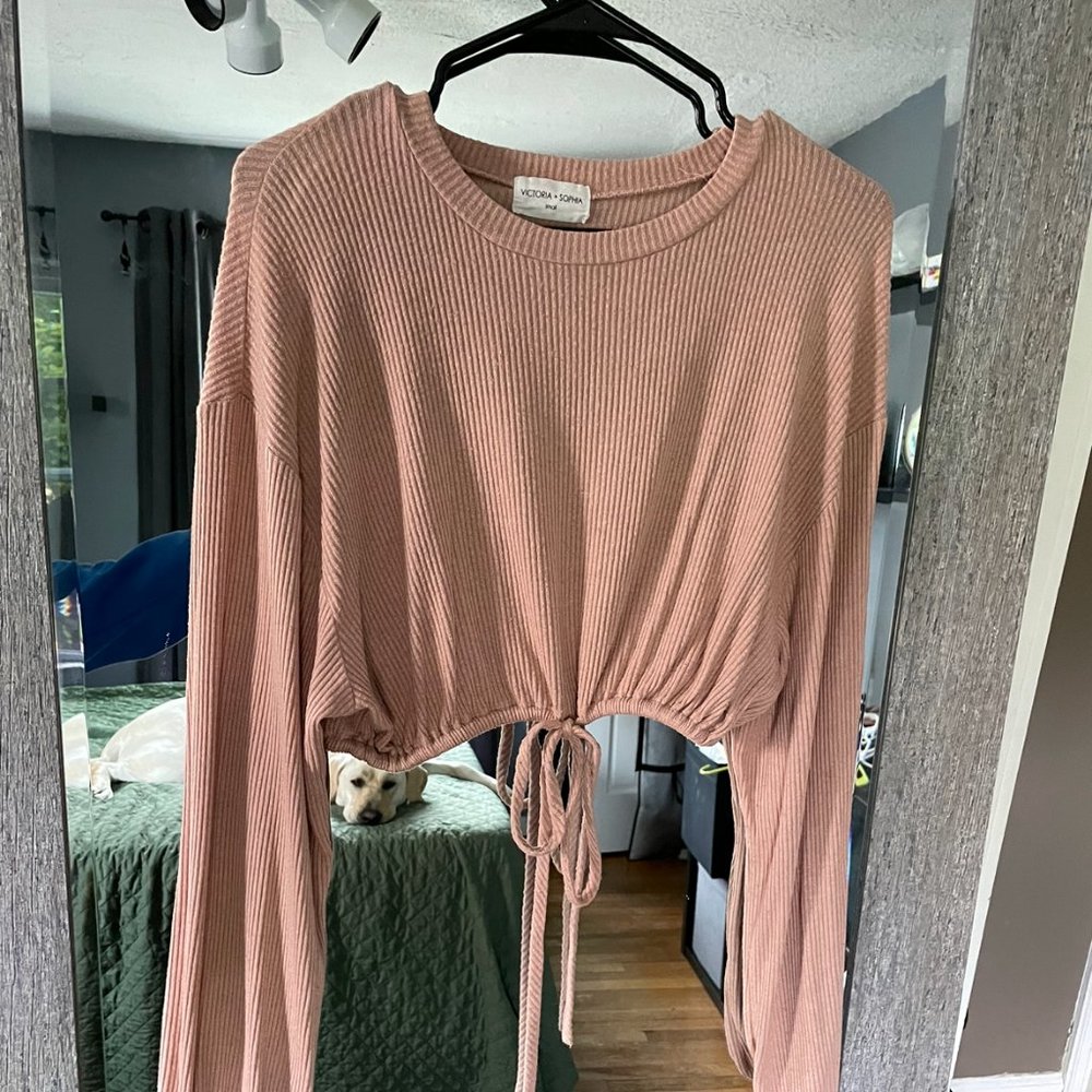 Victoria + Sophia Long Sleeve Crop
